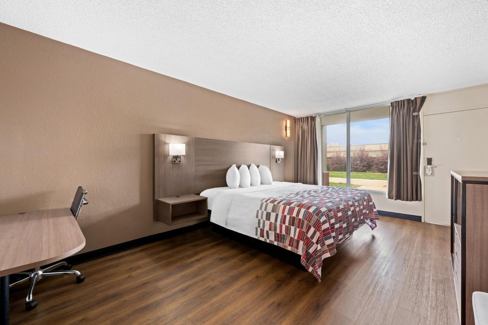 Red Roof Inn Charlotte - Airport Dış mekan fotoğraf